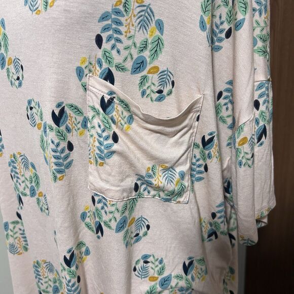 DISNEY T-Shirt Womens XXL Plus Mickey Floral Short Sleeve Tee Oversized Top Pink - Picture 2 of 6